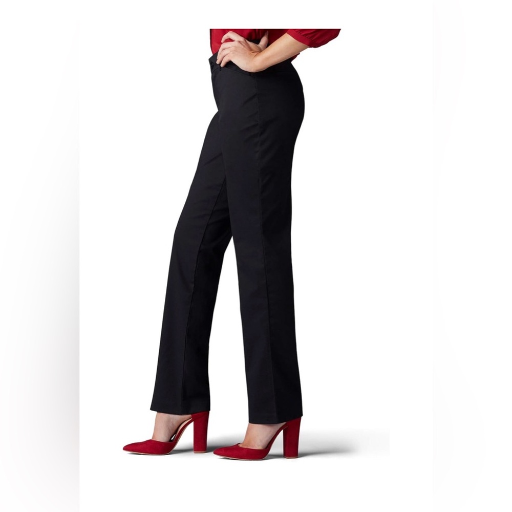 Lee Women's Wrinkle Free Relaxed Fit Straight Leg Pant